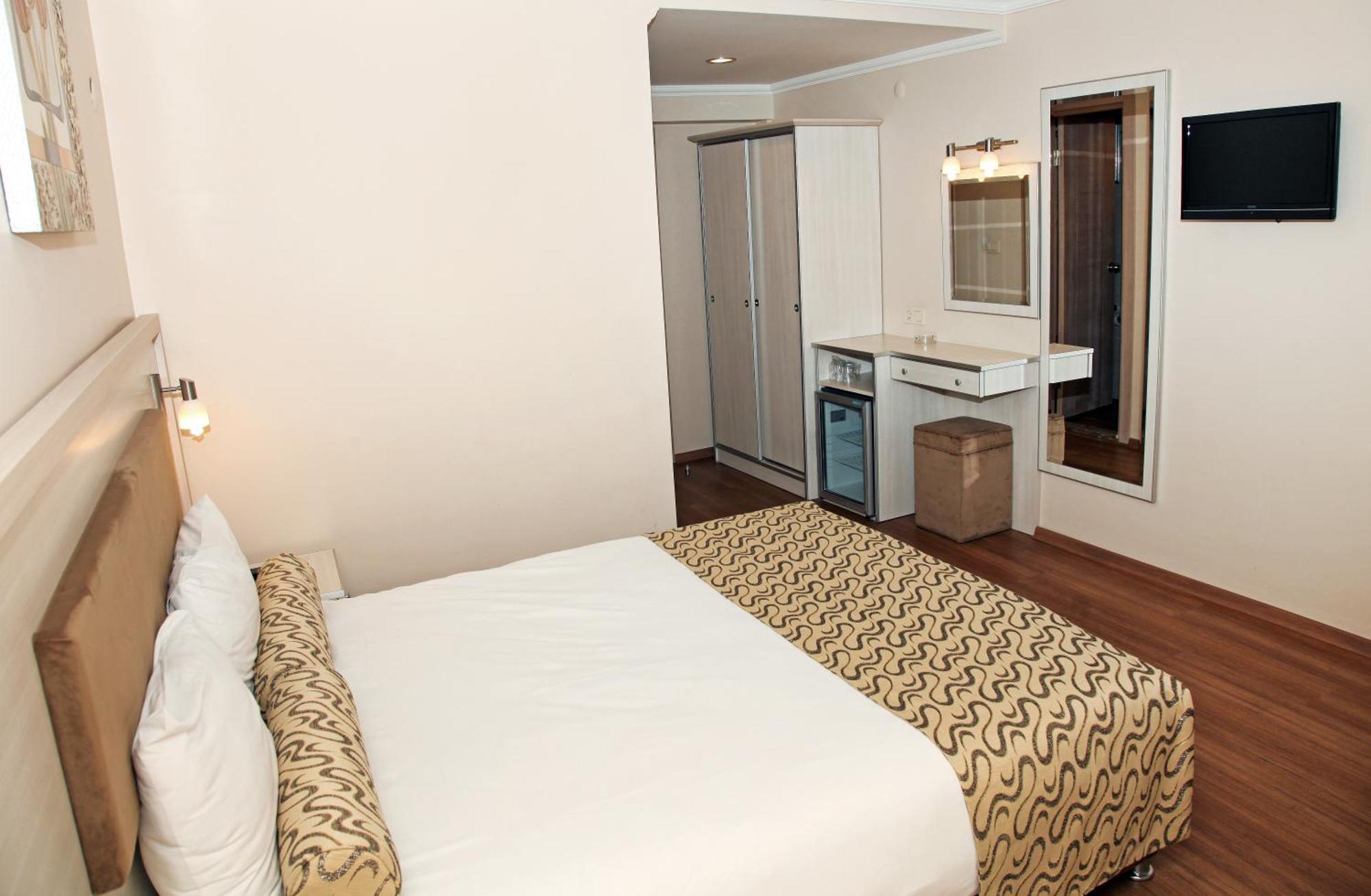 Grand Zeybek Hotel อิซมีร์ ภายนอก รูปภาพ