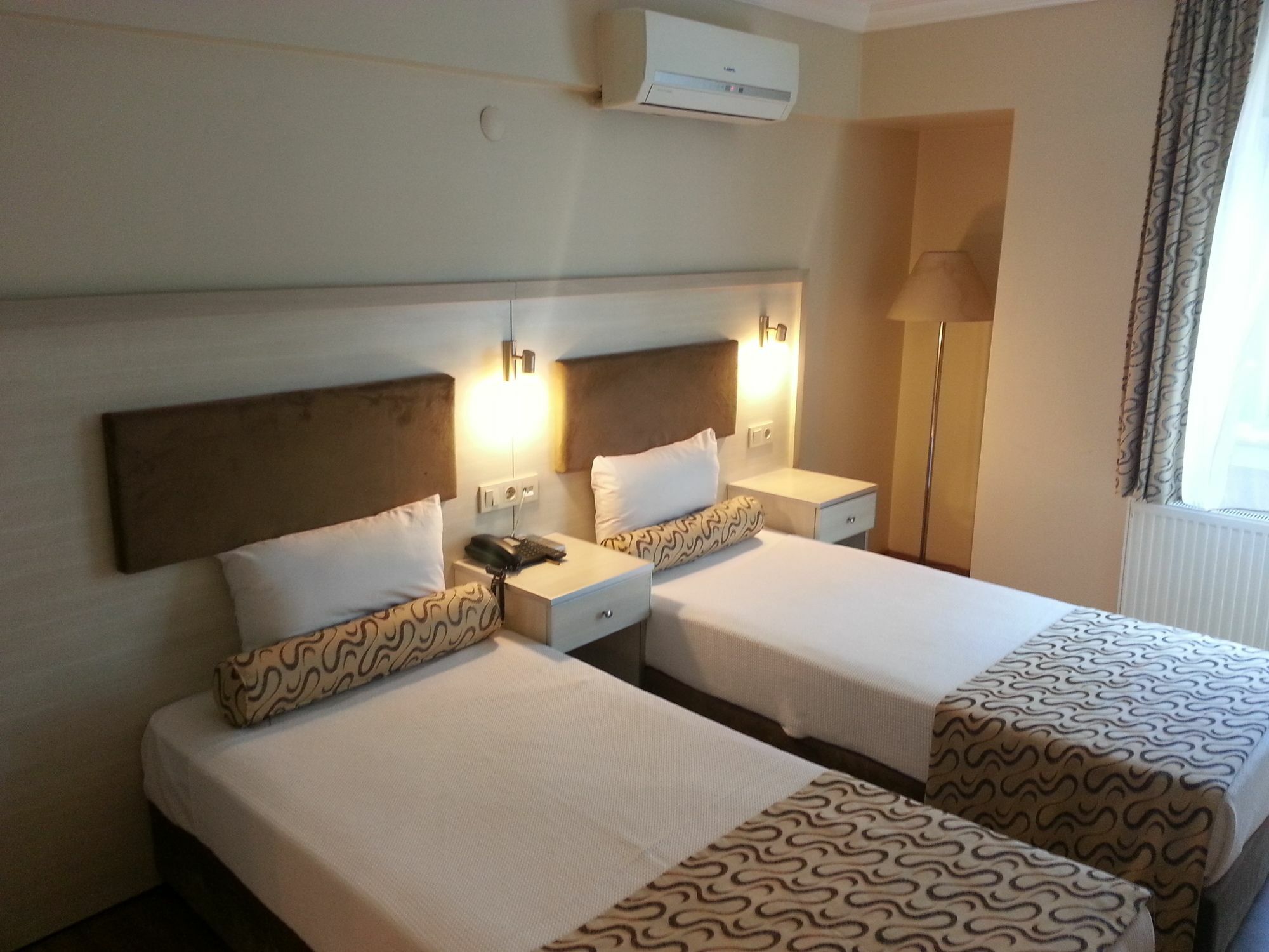 Grand Zeybek Hotel อิซมีร์ ภายนอก รูปภาพ